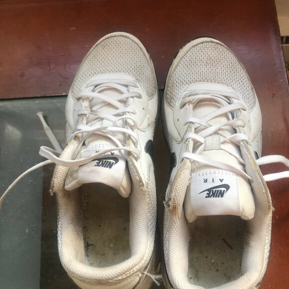 Well Worn Women's Size 7 Sneakers - Picture 2 of 5